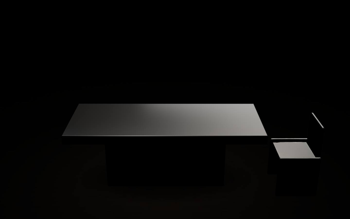 Una mesa de laca negra con su silla vacía, de noche.